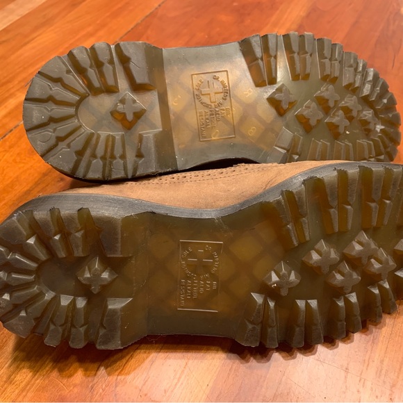 Dr. Marten’s Air Wave Brown Wingtip shoes. Men’s size 7 - Picture 2 of 6